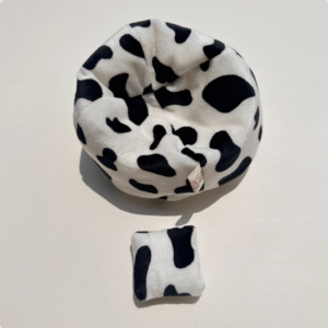 17CM LABUBU pendant doll sofa accessory for car use. Miniature miniature sofa for LABUBU doll, used as shooting prop.<span> - </span>Cow milk sofa set