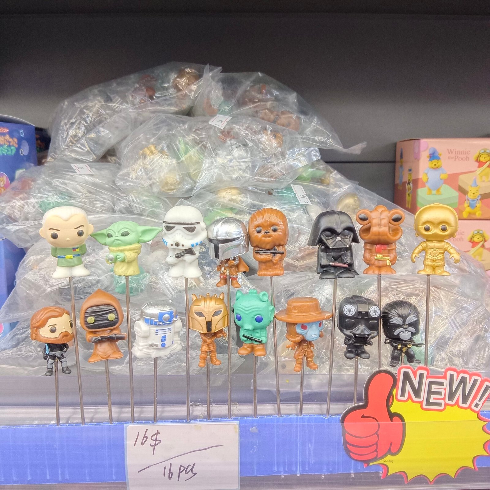 微信图片_20260605180932_9_6-scaled-1.jpg 16Pcs Star Wars Inspired Mini Figure Garden Stakes Cute Yoda Darth Vader Flowerpot Decorative Plugs Kawaii Miniature Planter Decor Set - Image 1